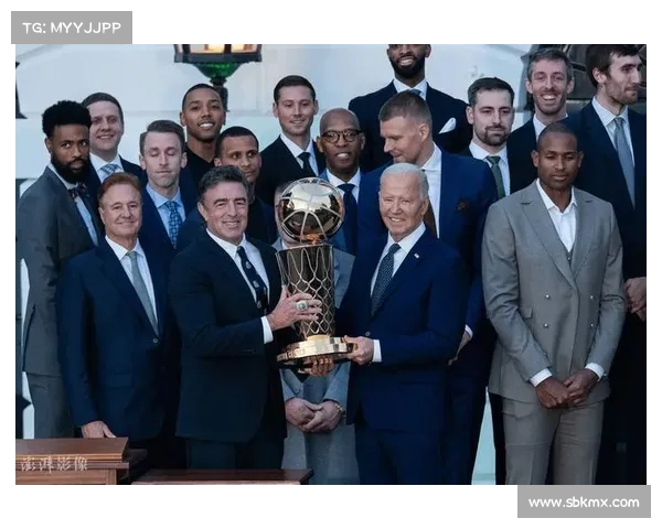 NBA总冠军争夺战激烈升温 各队阵容再度升级 谁能最终问鼎荣耀